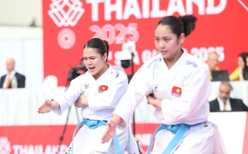 ベトナム空手道代表チームの女子カタ選手は、アジア競技大会20に向けて専門的な準備に集中しています。写真:ブイ・ルオン