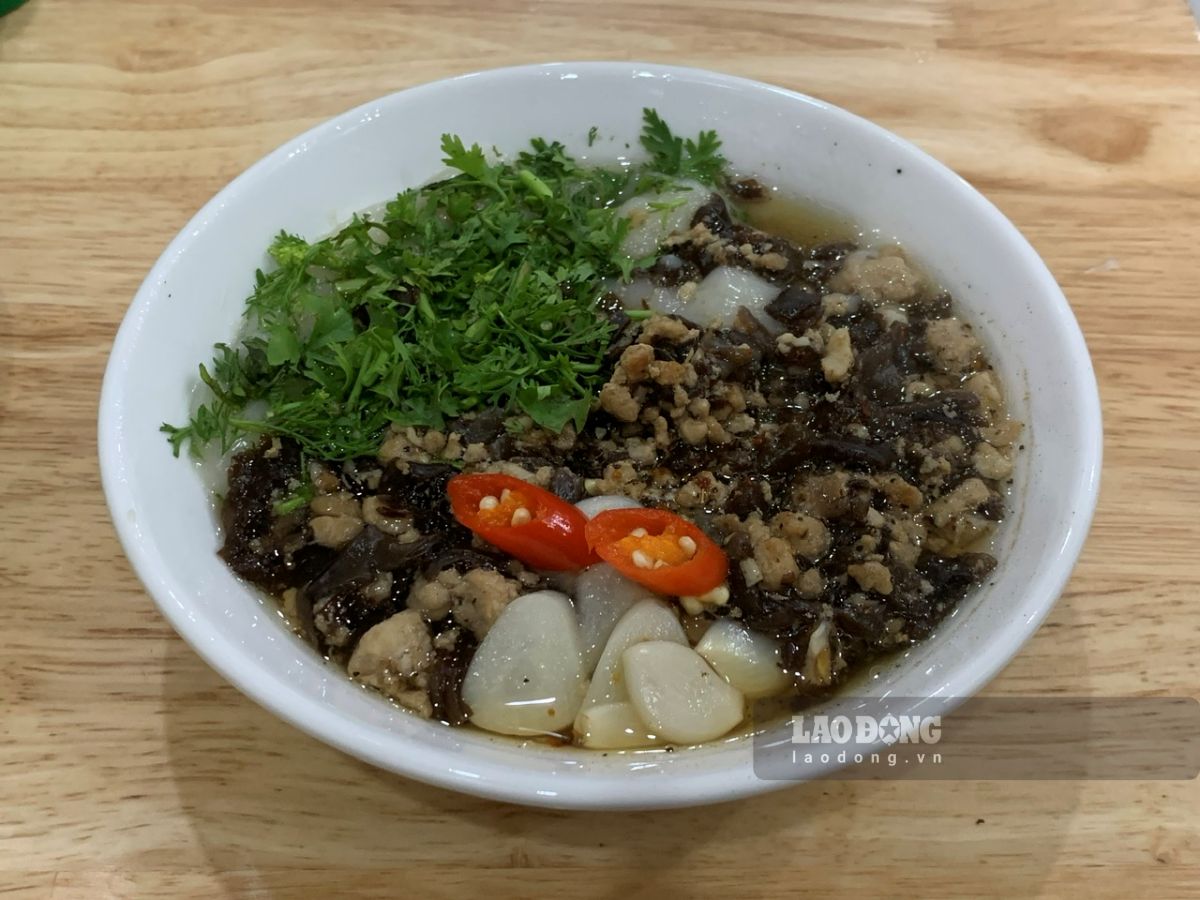 Một bát bánh đúc đầy đủ. Ảnh: I La