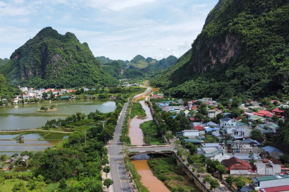 A series of works help drain floods, helping to reduce the risk of flooding, protect residential areas and infrastructure in the central wards of Son La. Photo: Truong Son