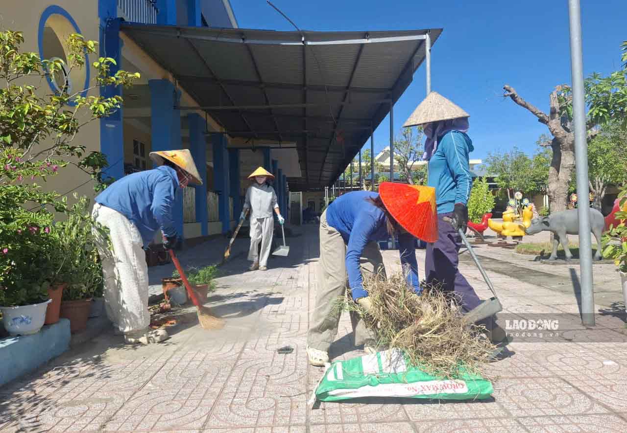 Teachers of Thinh Loc Kindergarten clean classrooms to prepare for the school opening day. Photo: Tran Tuan