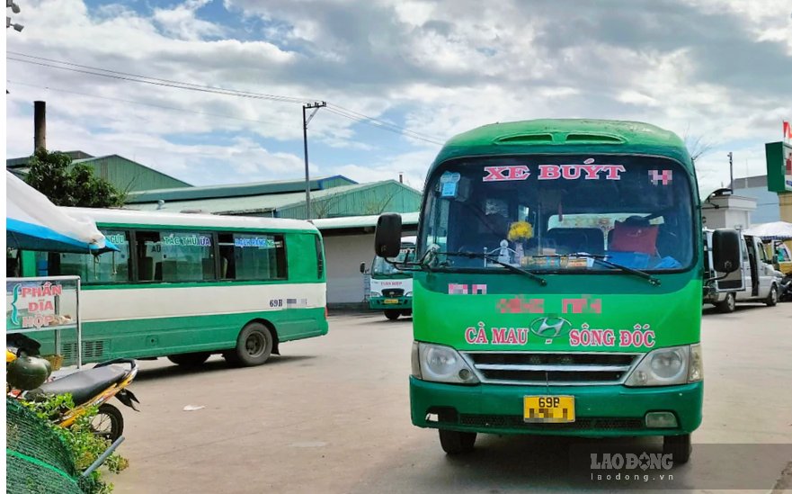 Theo Sở Xây dựng Cà Mau tỉnh còn nhiều xe buýt cũ, lạc hậu hoạt động. Ảnh: Nhật Hồ.