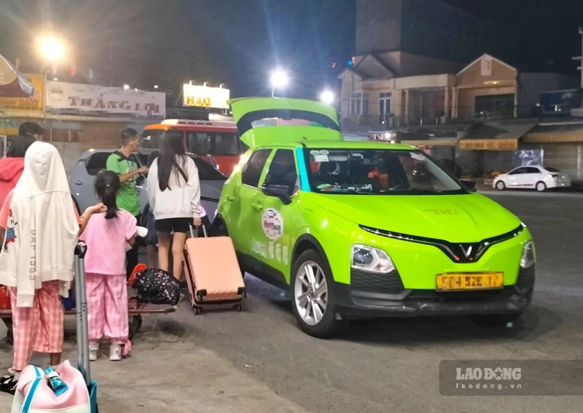 Taxi điện có mặt nhiều nơi tại Cà Mau. Ảnh: Nhật Hồ.