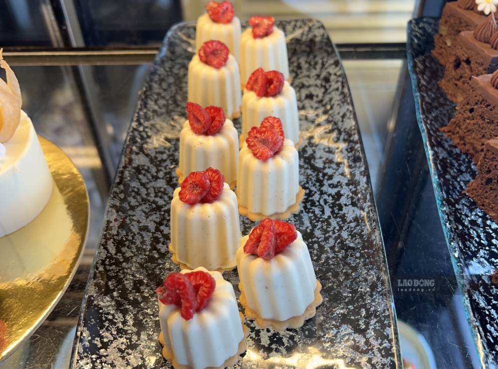 Liver health will be affected if you regularly eat sweets like pastries in the evening. Photo: Kieu Vu
