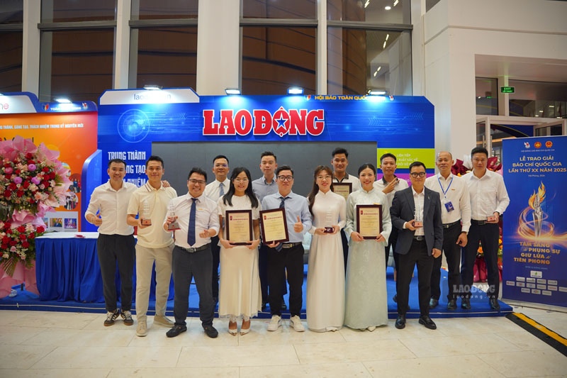 Các nhóm tác giả Báo Lao Động đoạt Giải Báo chí Quốc gia lần thứ XX - năm 2025 (trao giải tháng 6.2026). Ảnh: MAI HƯƠNG