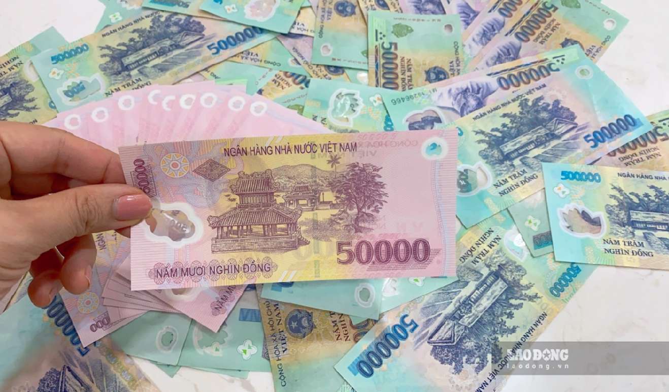 Cake by VPBank is currently offering preferential savings interest rates for a 6-month term at 9.2%/year. Photo: Tra My