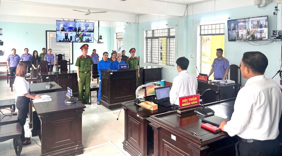 The defendants were sentenced by the jury for the crimes of illegally trading and possessing narcotics. Photo: Dak Lak Provincial People's Procuracy