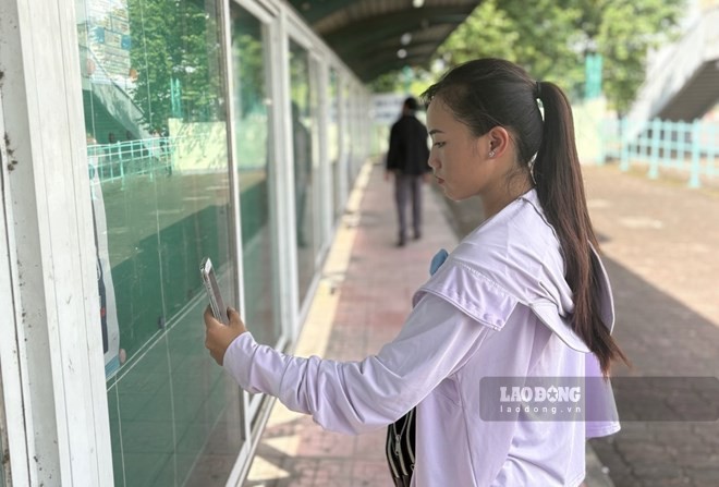 No longer putting the criterion of being near home first, many workers are willing to quit their jobs and go further to find a job with better income, benefits and working environment. Photo: Minh Huong.