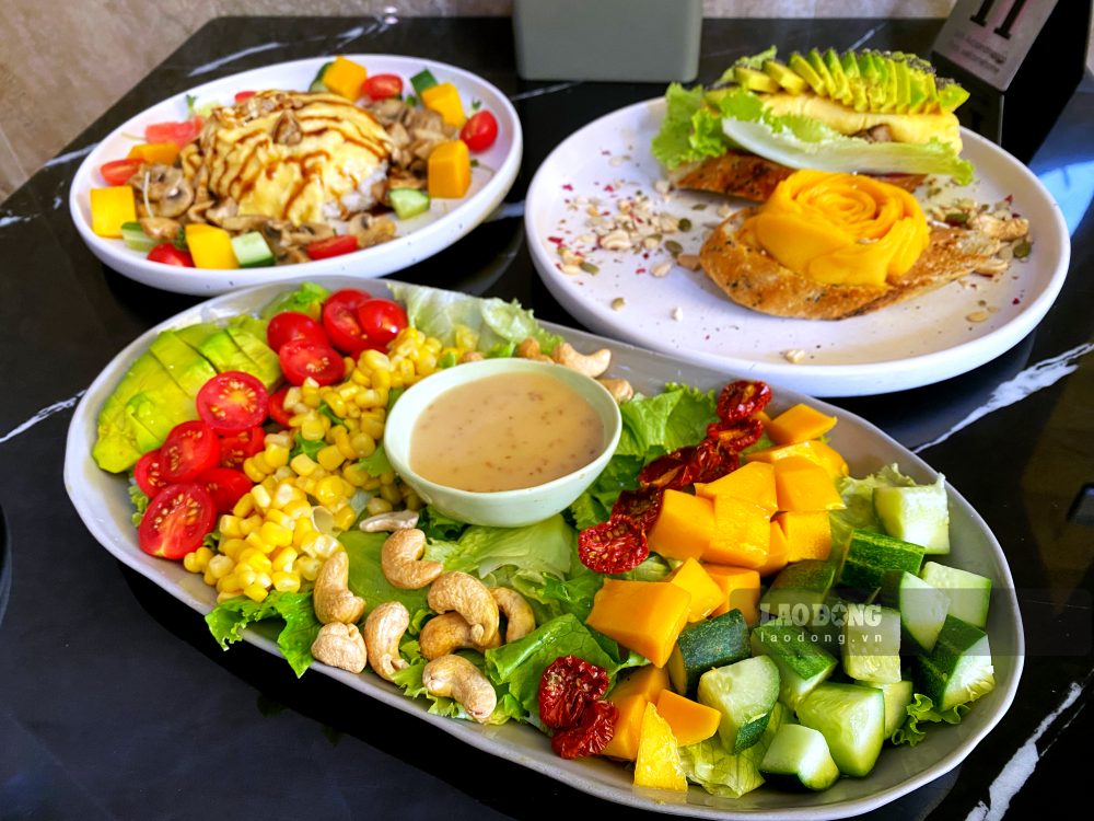 The habit of skipping breakfast disrupts metabolism and poses a risk of high blood pressure. Photo: Tra My