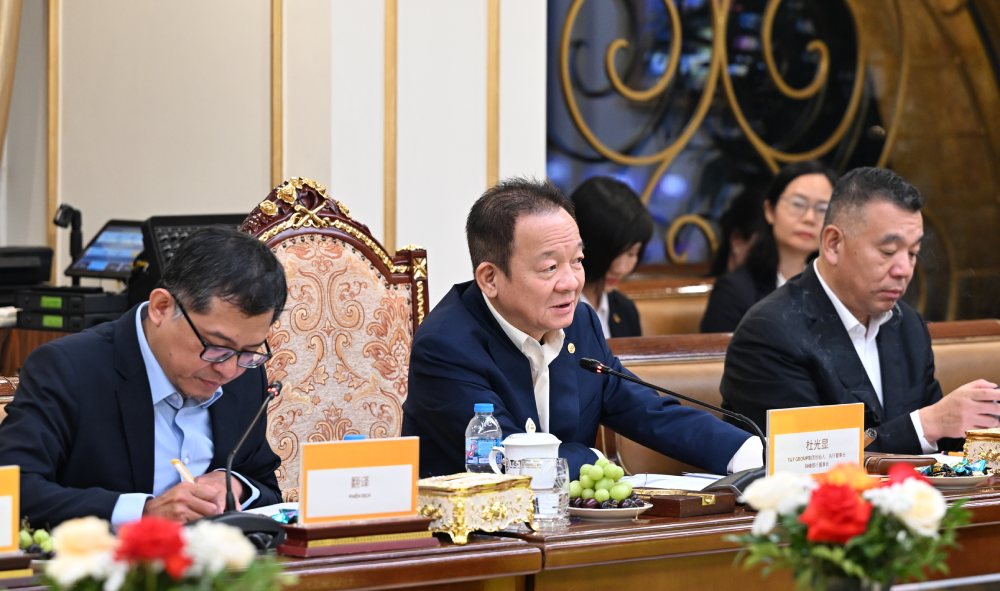 Nhà sáng lập, Chủ tịch điều hành T&T Group Đỗ Quang Hiển phát biểu tại buổi làm việc.