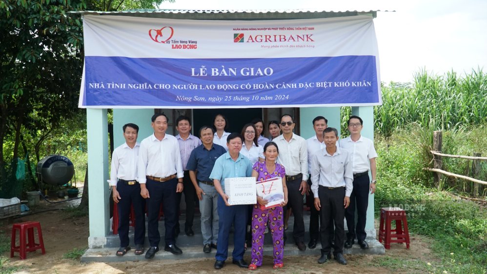 Quỹ Tấm lòng Vàng Lao Động kết nối, hỗ trợ xóa nhà tạm cho hộ dân miền núi Đà Nẵng. Ảnh: Hoàng Bin
