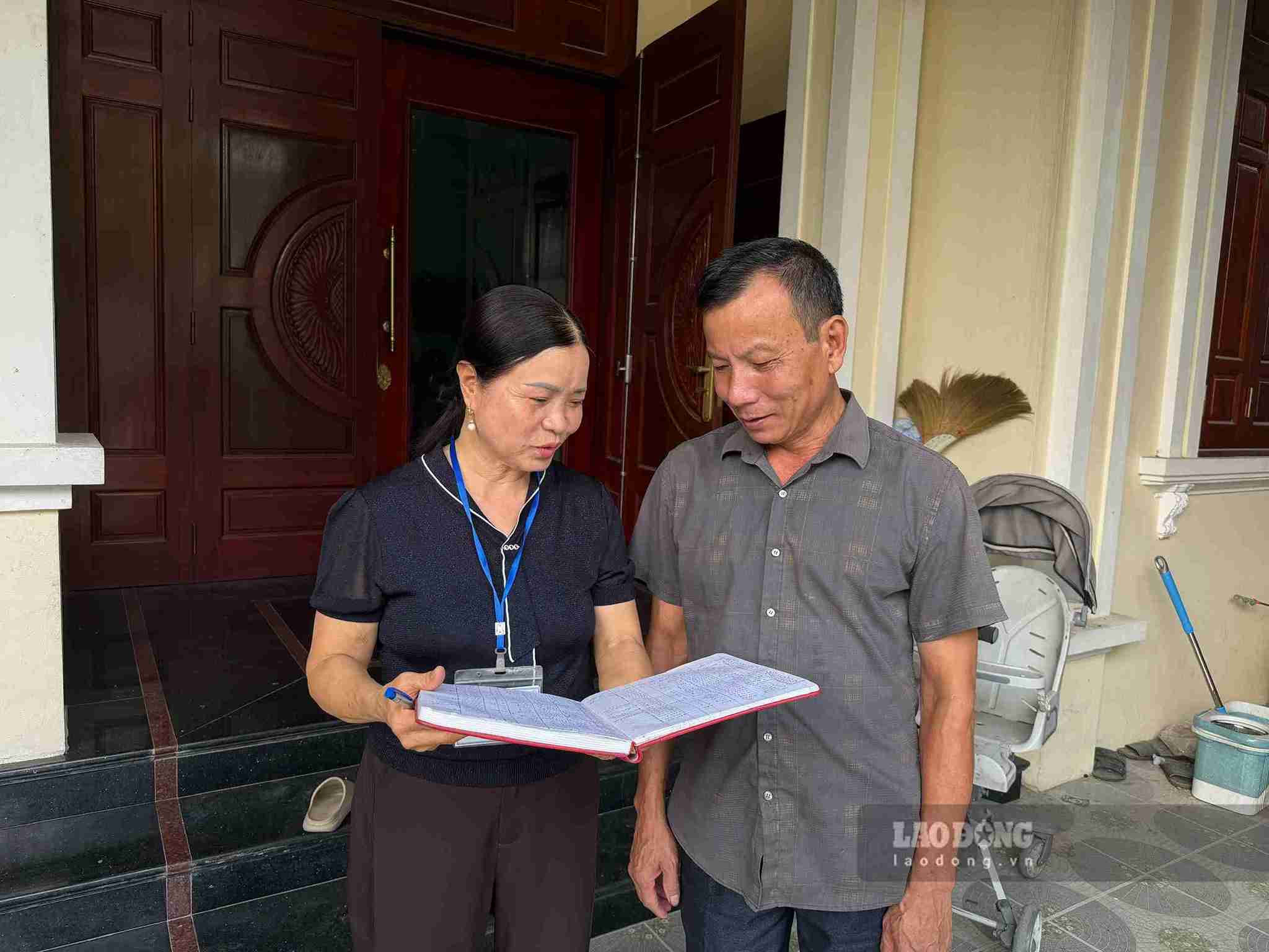 Bà Nguyễn Thị Lệ nhiều năm gắn bó với công tác vận động người dân tham gia bảo hiểm xã hội, bảo hiểm y tế. Ảnh: Mai Hương