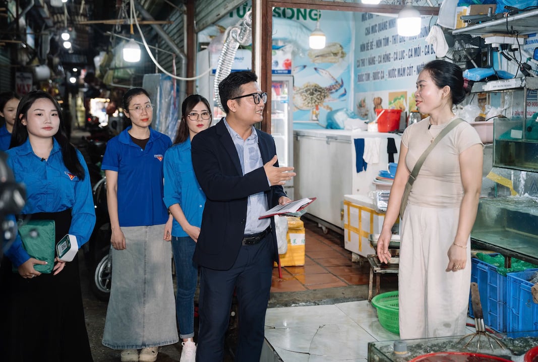 Các chợ truyền thống đang đẩy mạnh chuyển đổi số, hướng tới mục tiêu hiện đại hóa hoạt động kinh doanh. Ảnh: UBND phường Đại Mỗ cung cấp