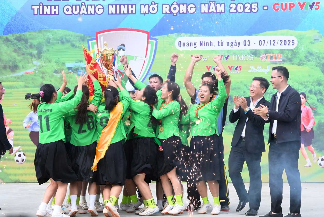 Lam Thuong team, Lao Cai wins the 2025 Quang Ninh Provincial Ethnic Minority Women's Football Tournament. Photo: Page Yen Bai