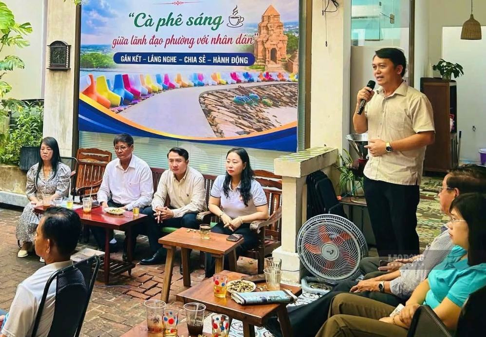 Morning Coffee with Leaders" model in Phu Thuy ward, Lam Dong province. Photo: Pham Duy