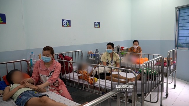 Many pediatric patients admitted to end-line hospitals in Ho Chi Minh City for treatment of respiratory diseases are increasing. Photo: Nguyen Ly