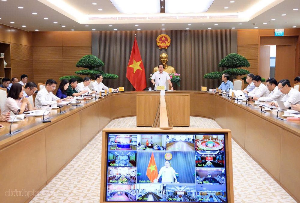 Cuộc họp về xây dựng các trường phổ thông nội trú liên cấp tại các xã biên giới đất liền. Ảnh: VGP