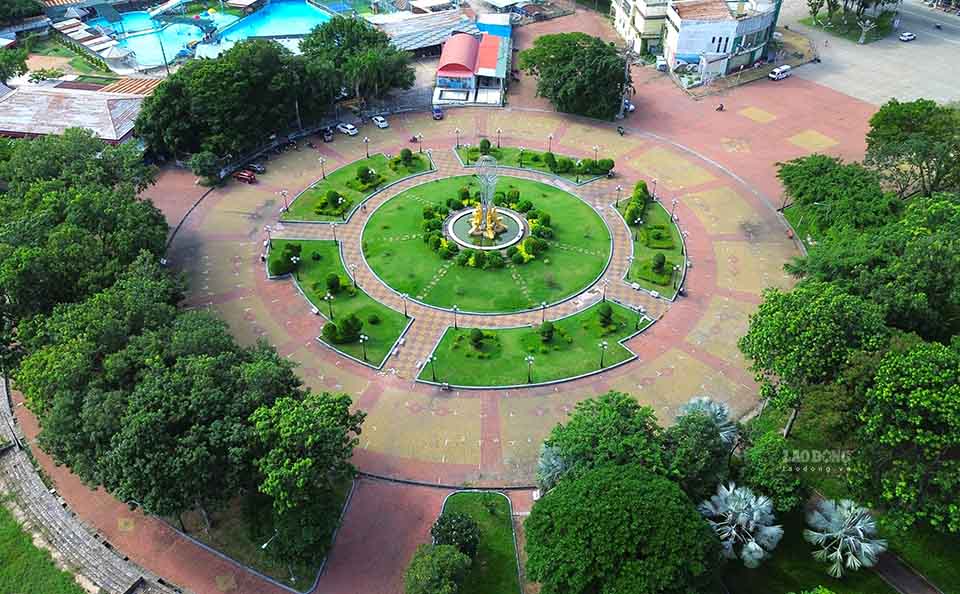 Ông Võ Hồng Thảo, Chủ tịch UBND phường Long An  cho biết địa phương sẽ tập trung rà soát các công trình xây dựng tại công viên để có kiến nghị với UBND tỉnh, nhằm tăng hiệu quả sử dụng khu vực này. Theo kế hoạch, thủ tục đầu tư hoàn thành trong năm 2026, khởi công đầu năm 2027 và thực hiện trong khoảng 420 ngày, đưa công trình vào hoàn thành trong quý II/2028.