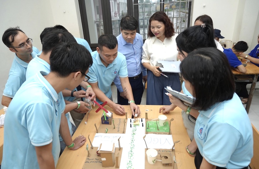 Bên cạnh hoạt động thi đấu, sinh viên còn được tham gia các hoạt động trải nghiệm, giao lưu, kết nối với chủ đề bảo vệ môi trường. Ảnh: Ban tổ chức
