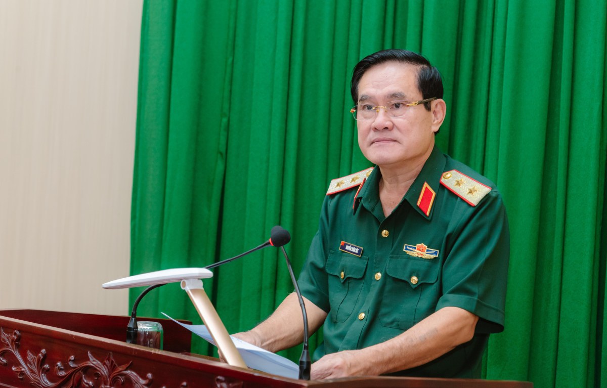 Trung tướng Nguyễn Xuân Dắt - Tư lệnh Quân khu 9, kết luận hội nghị. Ảnh: Quân khu 9