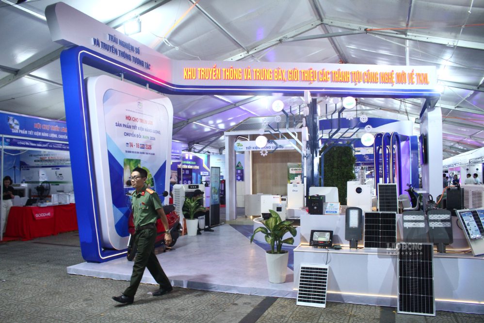 Hội chợ triển lãm sản phẩm tiết kiệm năng lượng và chuyển đổi xanh năm 2026 diễn ra từ ngày 14 đến 16.8 tại Công viên bờ Đông cầu Rồng, TP Đà Nẵng. Ảnh: Thanh Huyền