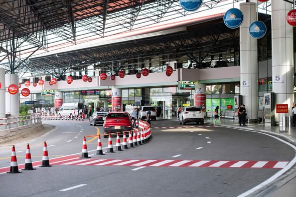Noi Bai after 2 weeks of traffic diversion, traffic is smoother and more orderly. Photo: Noi Bai Police.