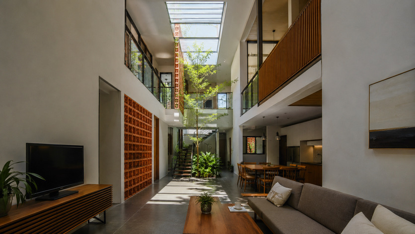 Tube houses under 100m2 are still bright thanks to the space in the middle of the house. Illustrative photo: AI