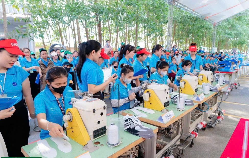 Trade union organizes skills competition for workers of Adiana Vietnam Shoe Company. Photo: Thanh Hoa Trade Union