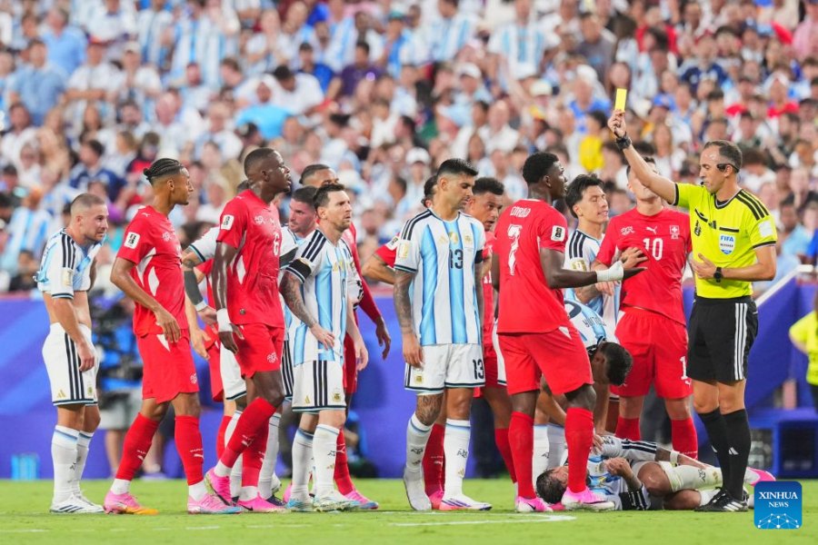 Luật mới tại Premier League nhằm điều chỉnh hành vi của các cầu thủ. Ảnh: Xinhua