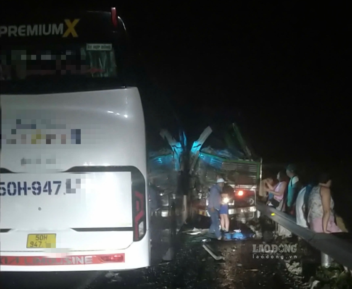 Hiện trường vụ tai nạn 2 phương tiện trên cao tốc Phan Thiết - Dầu Giây. Ảnh: Duy Tuấn