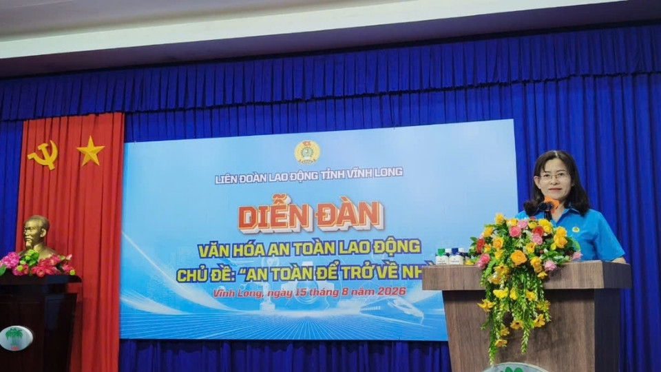 Ms. Nguyen Thi Kim Dung - Vice President of Vinh Long Provincial Labor Federation spoke at the forum. Photo: Vinh Long Labor Federation