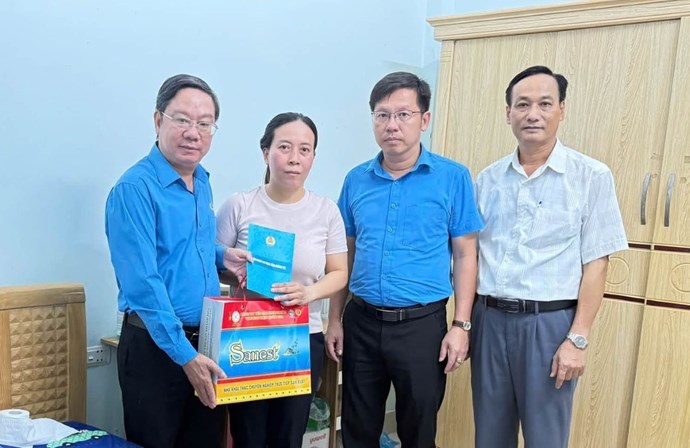 233 Quang Tri union members are supported from the program of the Vietnam Trade Union. Photo: Quang Tri Trade Union