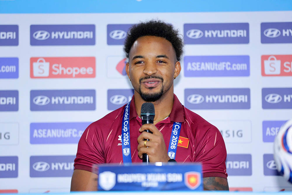 Nguyen Xuan Son attends the press conference before the first leg semi-final of ASEAN Cup 2026 with Malaysia. Photo: VFF