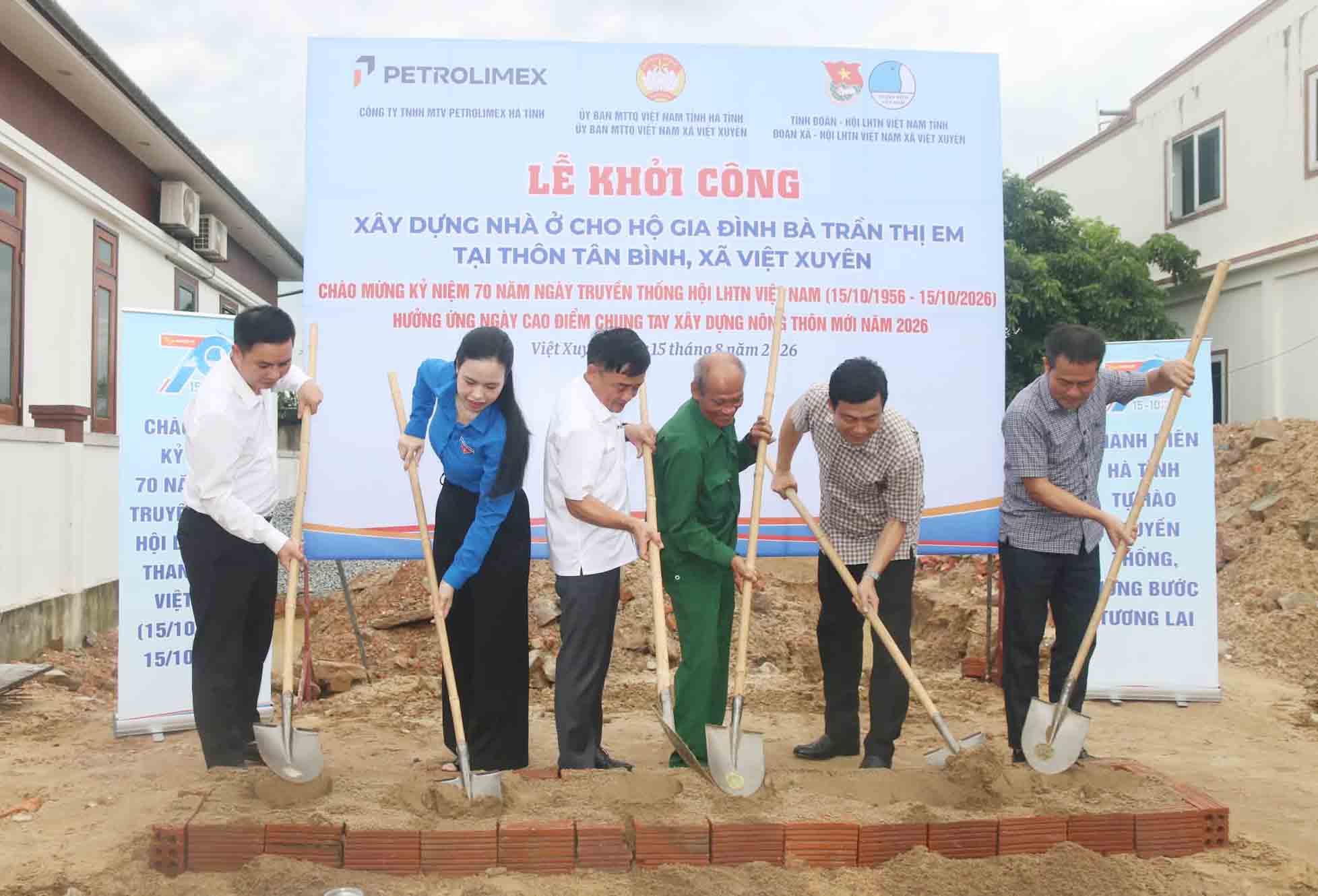 Commencement of house construction for Ms. Tran Thi Em's family. Photo: Ha Tinh Provincial Youth Union