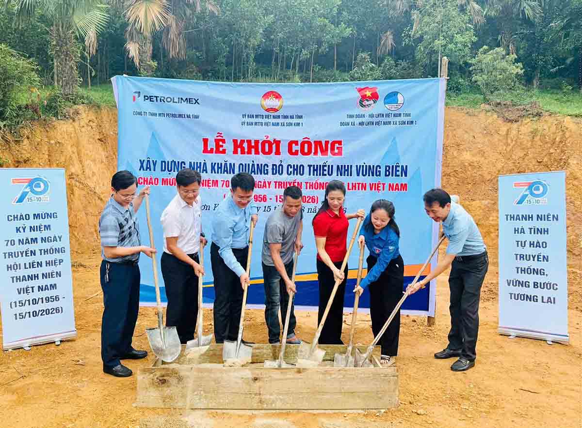 Khởi công xây nhà cho em Phan Thị Ngà. Ảnh: Tỉnh đoàn Hà Tĩnh