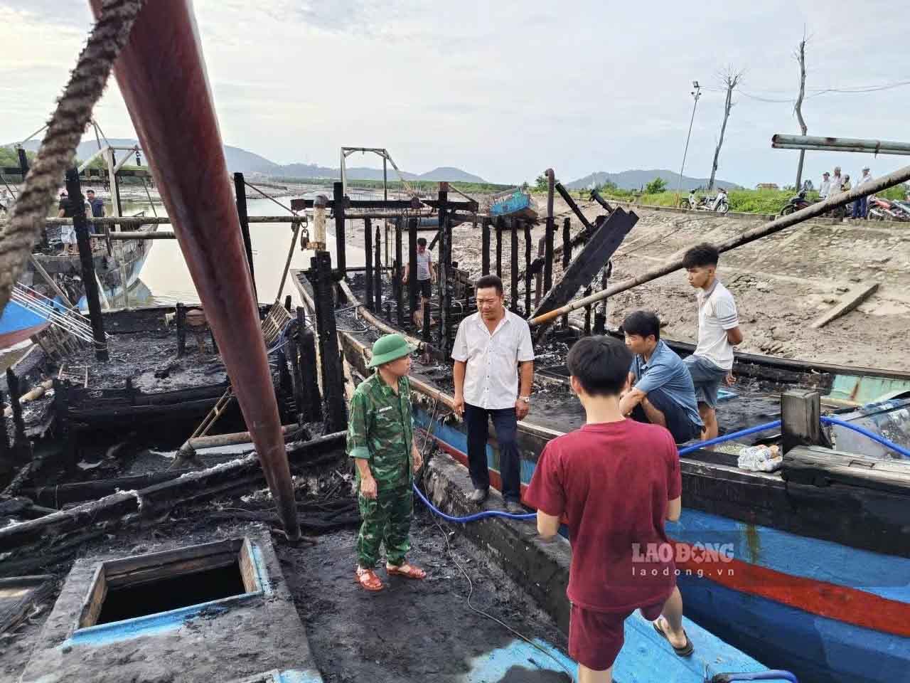 Hiện trường vụ cháy tàu. Ảnh: Duy Chương