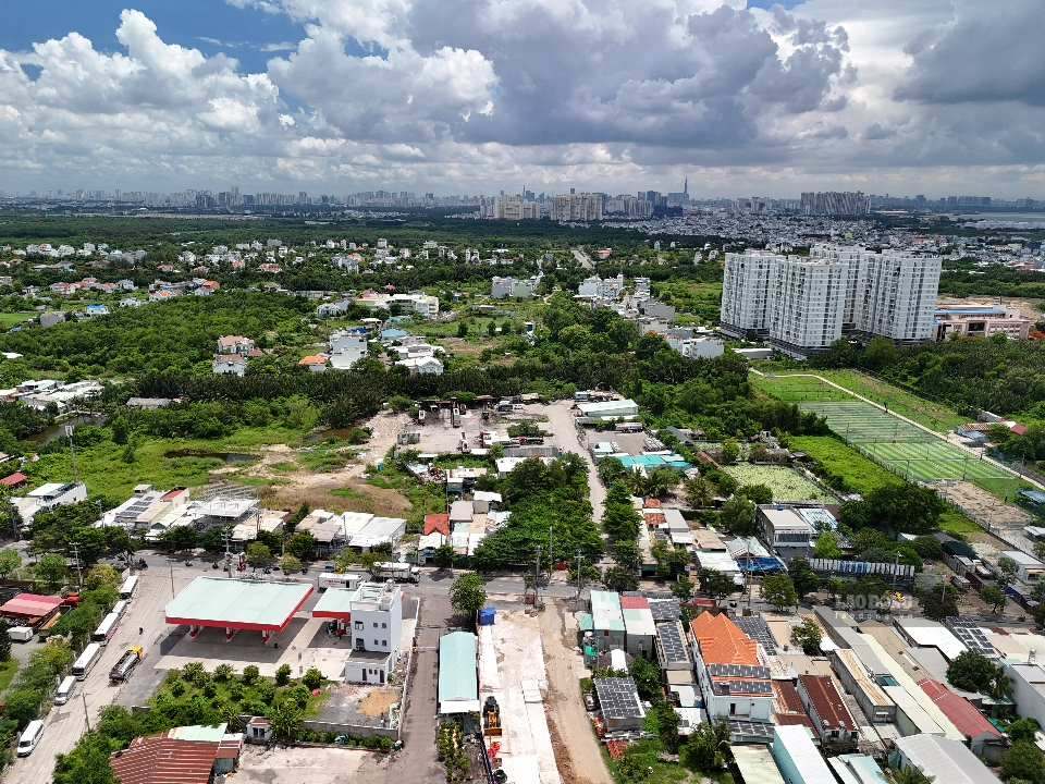 Khu vực xã Nhà Bè nơi tuyến Metro Bến Thành - Cần Giờ đi qua. Ảnh: Anh Tú