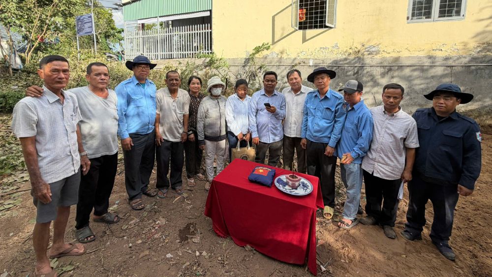 Từ thông tin của gia đình, kết hợp tài liệu lưu trữ và lời kể của người dân địa phương, Đội K93 tổ chức nhiều đợt khảo sát, khoanh vùng vị trí nghi có phần mộ. Ảnh: Phương Vũ/Bộ CHQS An Giang