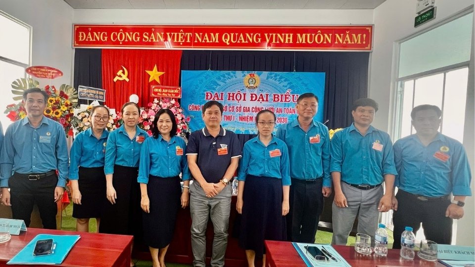 The 1st Ben Tre Safety Net Processing Grassroots Trade Union Congress, term 2026-2030, took place on August 15. Photo: Hoang Loc