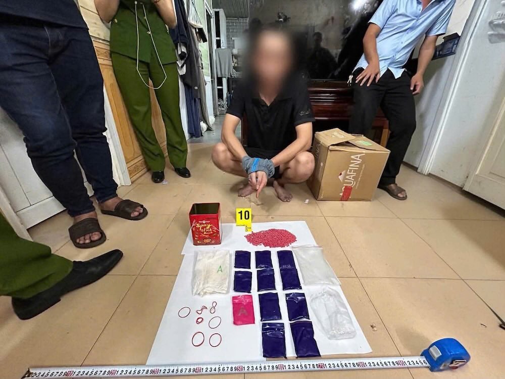Đối tượng bị bắt giữ vì liên quan đến ma túy. Ảnh: Công an phường Đông Hà