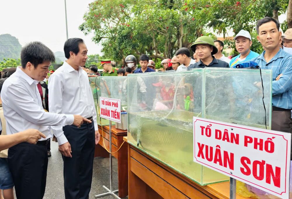 Cá trắm sông Son được người dân đưa đến tham gia hội thi, một hoạt động quảng bá sản phẩm và du lịch địa phương được tổ chức hằng năm. Ảnh: UBND xã Phong Nha