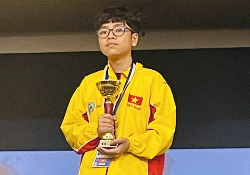 Chess player Dau Khuong Duy is playing stably at the 2026 Southeast Asian Youth Chess Championship. Photo: Bui Vinh