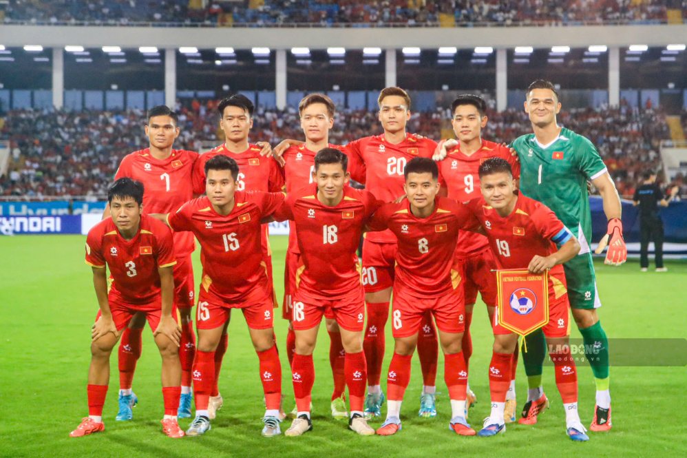 The Vietnamese team faces Malaysia in the semi-finals of the first leg of the ASEAN Cup 2026. Photo: Minh Dan