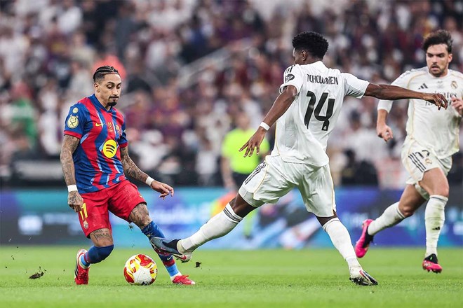 Real Madrid lép vế trước Barcelona ở hai mùa giải gần đây. Ảnh: AFP
