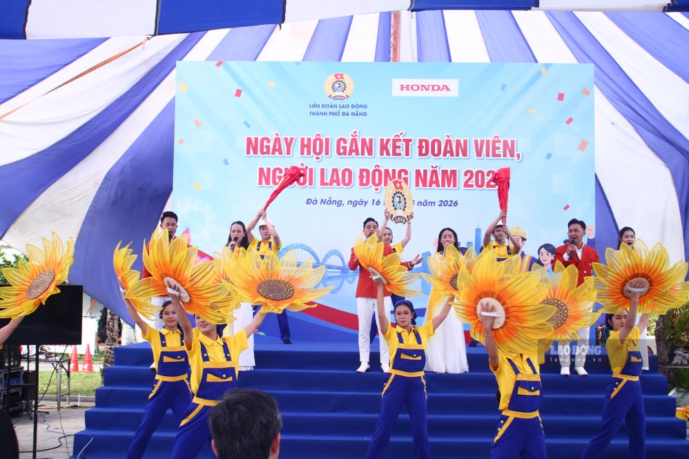 Hơn 4.000 đoàn viên, người lao động tham gia Ngày hội gắn kết tại Khu công nghiệp Tam Thăng, TP Đà Nẵng. Ảnh: Thanh Huyền