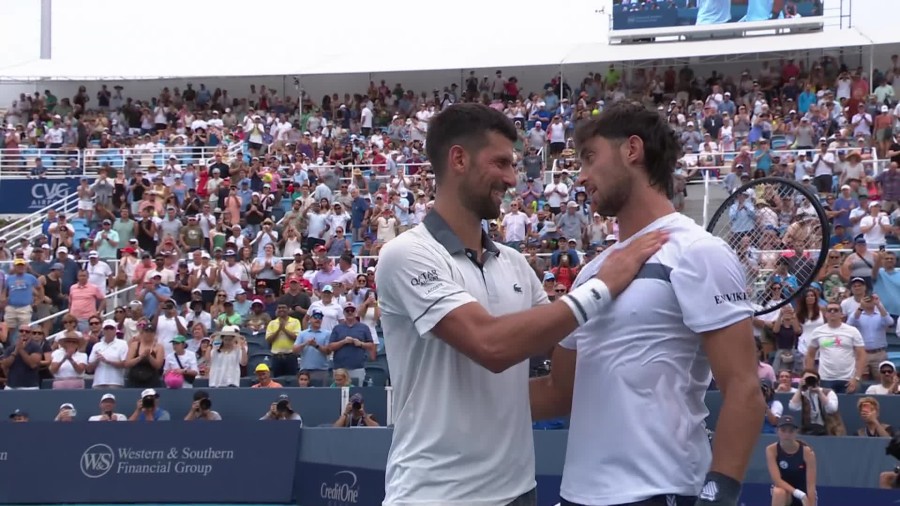 Novak Djokovic (left), lost to Thiago Agustin Tirante in the 2nd round of the Cincinnati Open 2026. Photo: CMH