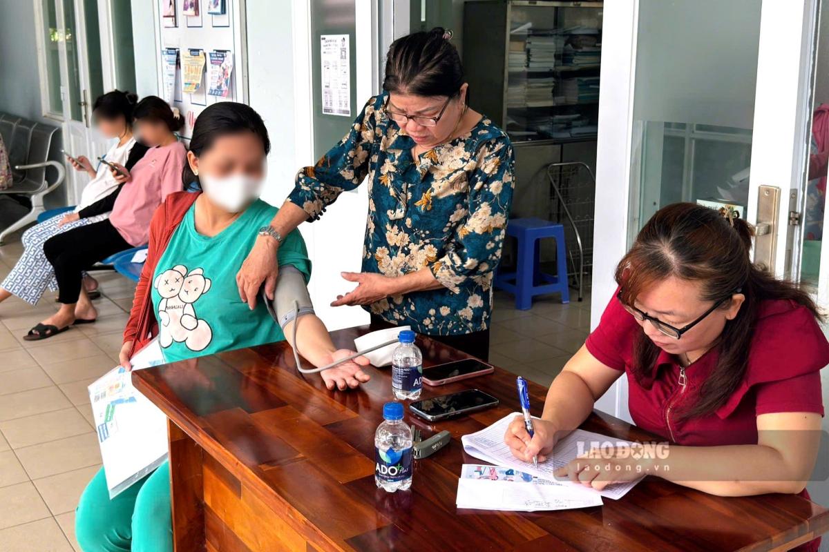 Health care for people in Long Son commune. Photo: Thanh An