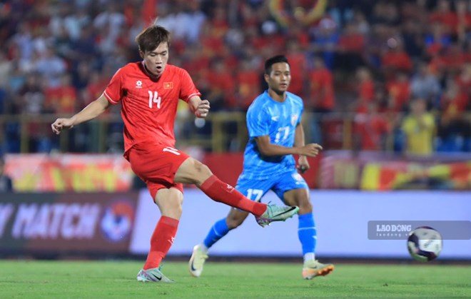 Nguyen Hoang Duc is considered one of the best midfielders in Southeast Asia today. Photo: Minh Dan