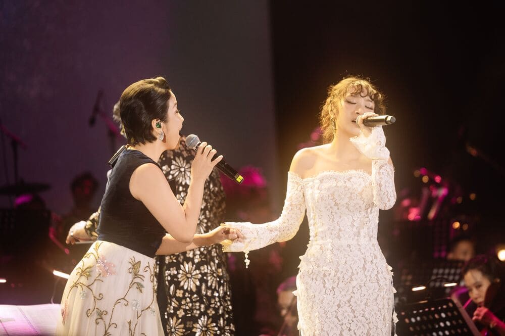 Diva Mỹ Linh song ca cùng con gái Mỹ Anh