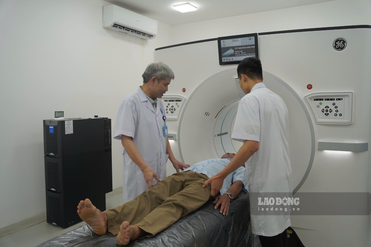 The Chairman of the Trade Union of Thai Binh General Hospital is a person with many initiatives to improve the quality of medical examination and treatment. Photo: Luong Ha