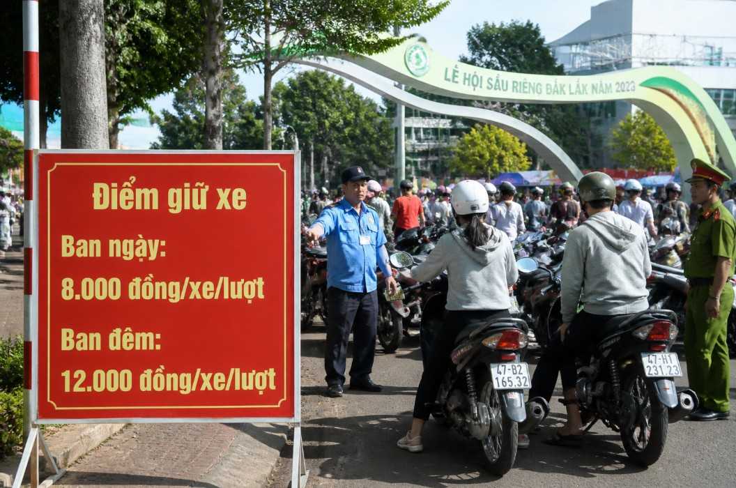 Buon Ma Thuot Ward People's Committee arranges parking points to serve people and tourists during the festival season. Photo: Buon Ma Thuot Ward People's Committee provided